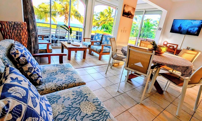 Grande-Terre Apartment | Le Mabouya Marin, duplex with large terrace facing the lagoon, beach 50 m'away