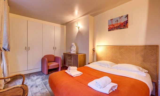 Quartier Sainte-Avoye Apartment | Le Marais - Les Halles Colorful & Modern 3BD
