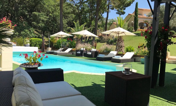 Roussas Villa | Le Mas de l'Alliance, 12 p. Air Con. with private pool, Country of Grignan