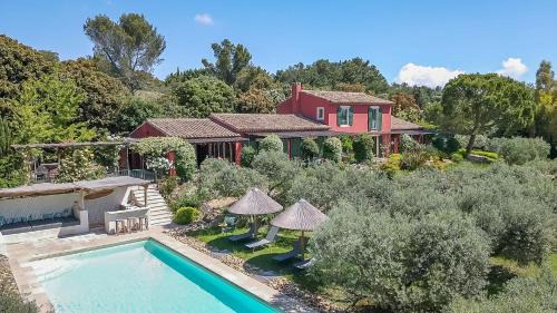 Eyragues Villa | Le Mas Elaïa, votre havre familial avec piscine privée