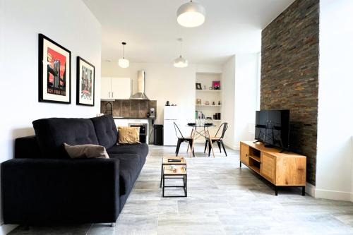 Tonnerre Apartment | Le Midtown - By BEST KEYS - Idéal Pro & Couple - Grande Terrasse & Lumineux - Centre-Ville - Smart TV Netflix & WiFi Fibre - Check-in Autonome - Parking Facile - Calme & Confort Premium