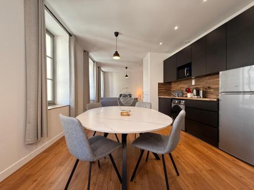 Centre Historique Apartment | Le Moderniste Proche des Halles et Cathédrale