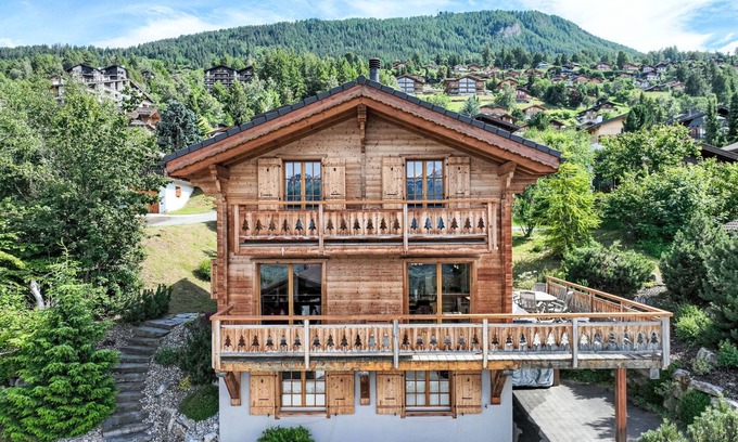 Saint-Pierre-de-Clages House | Le Muveran V8 by Interhome