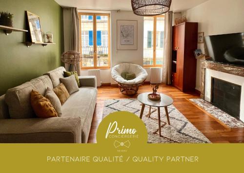 Nevers Apartment | "Le Noeud vert" Appartement sur le thème de Nevers, 65 m2 en coeur de ville avec parking, accès inclus à salle de sport de 2000m2, Sauna & Hammam, by PRIMO C0NCIERGERIE