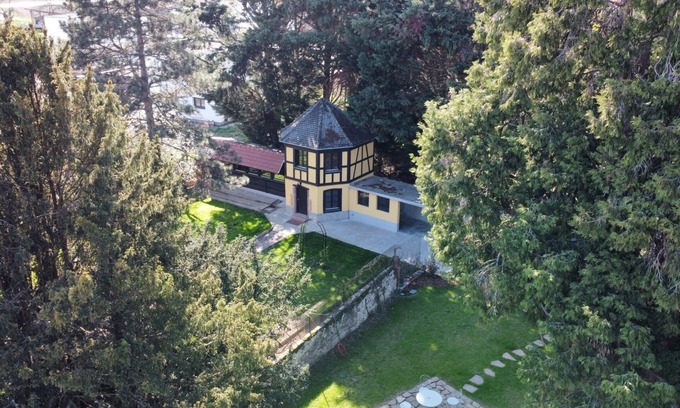 Ostheim House | Le Parc du Séquoia : stay in a former apiary