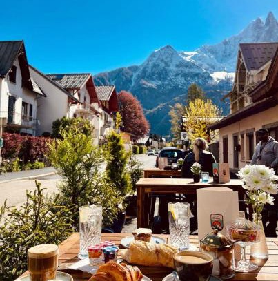 Les Praz-de-Chamonix Apartment | Le Petit Social Home