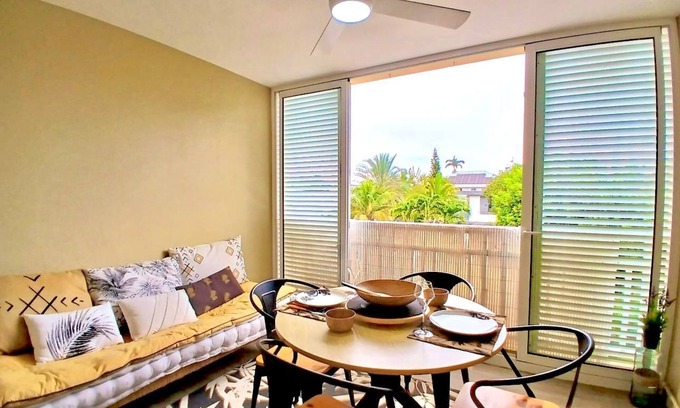 Centre-Ville Apartment | Le Petit St Pierre, Close to the beach