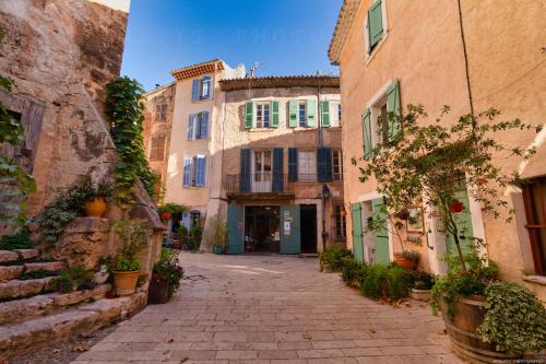 Villecroze Apartment | Le petit Villecrozien