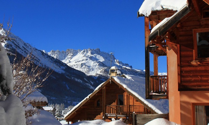 Nevache Ski Chalet | Le Queyrellin hameau des Chazals Nevache Hautes Alpes