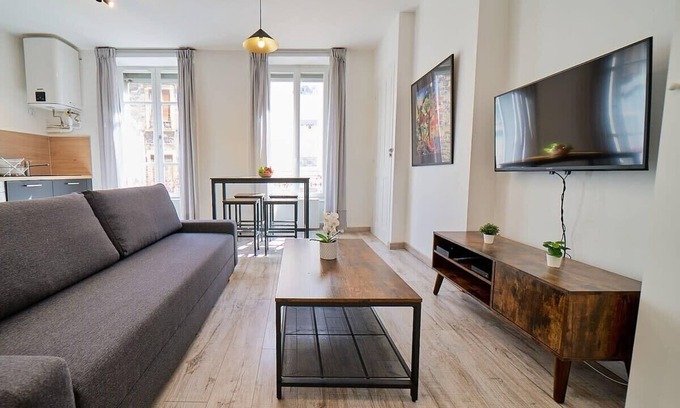 Oullins Apartment | Le République-cosy 4 pers-Oullins-Lyon Centre