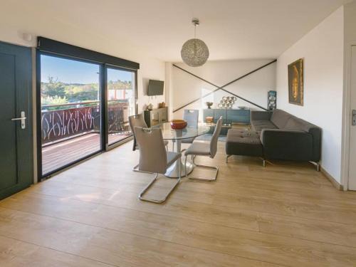 Velaux Apartment | "Le Relax" - Velaux appart climatisé - 6 pers avec terrasse à 15 min plage et aéroport