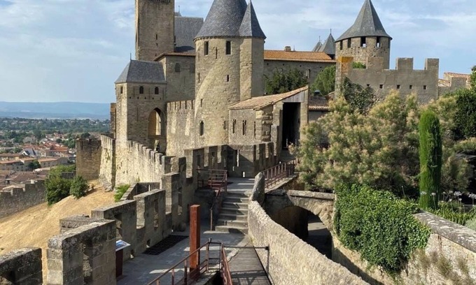 Carcassonne Apartment | Le Rive Gauche, close to everything with on-site private parking just for you