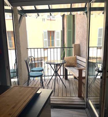 Antibes Old Town Apartment | Le rocher