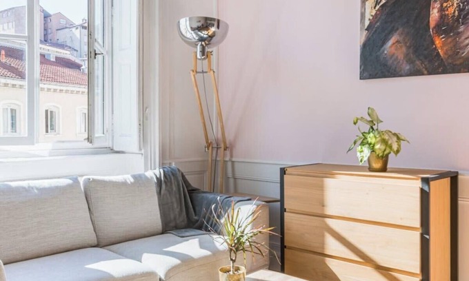 Terreaux - Bat d'argent Apartment | Le Royale Haussman Junior suite - Louis Pradel - Netflix