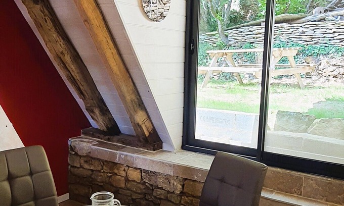 Carsac-Aillac Apartment | "Le Séchoir, private Jacuzzi/18th century building/barbecue and garden