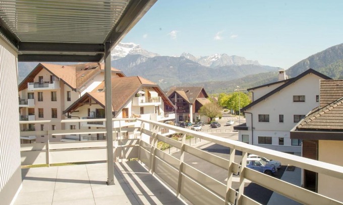 Saint-Jorioz Apartment | Le Saint-Jore - 2 bedroom apartment balcony & parking