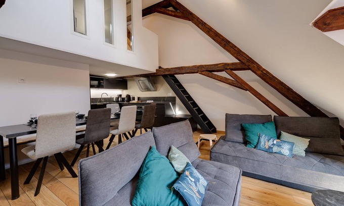 Annecy Old Town Apartment | Le SeptQatre - Grand triplex au cœur de la Vieille Ville