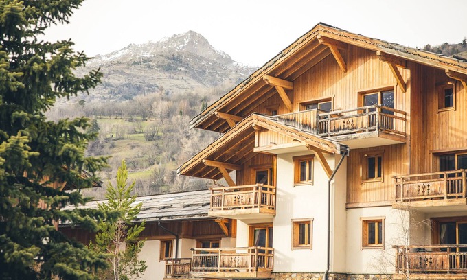 Saint-Chaffrey Apartment | Le Serre d'Or, large apartment at the foot of the slopes