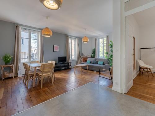 Charpennes - Charmettes Apartment | Le Spacieux , 7 personnes, 6 lits, PARKING, proche LYON PARTDIEU