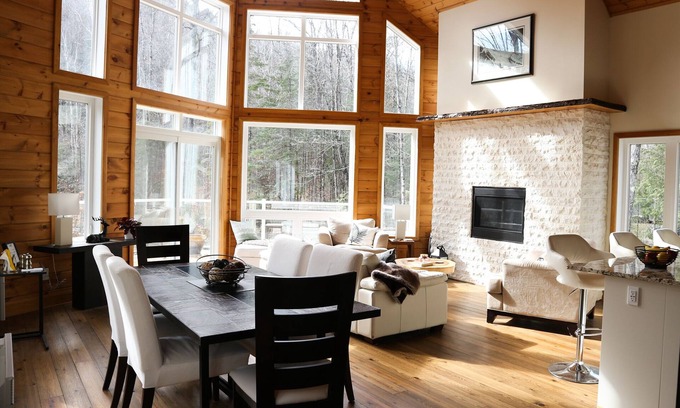 Les Collines-de-l'Outaouais Regional County Municipality Ski Chalet | Le Stonybreck: Modern Wakefield/Edelweiss Chalet Getaway