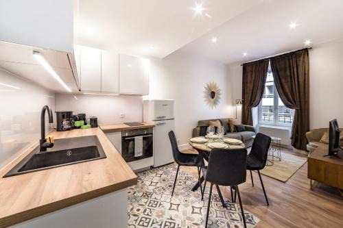 Republique - Tolstoi Apartment | Le Verlaine AIL