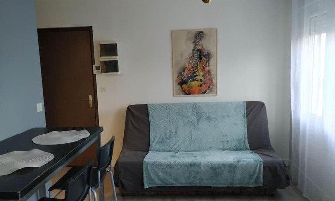 Chartres Apartment | Le Victor-Verdure-jardin apaisant