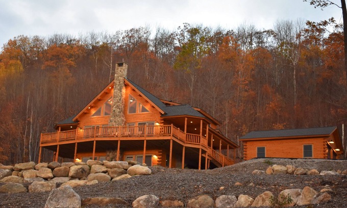 Gilead House | LEAF PEEPER DEALS PRIVATE HOME,SLEEPS 12, GRAND VIEWS & HOT TUB & PET FRIENDLY