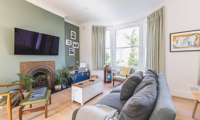 Brixton Apartment | Leafy & Stylish Brixton Retreat