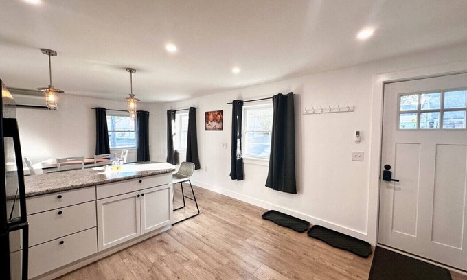 Dover-Foxcroft Apartment | Ledge - Apartment in Downtown
