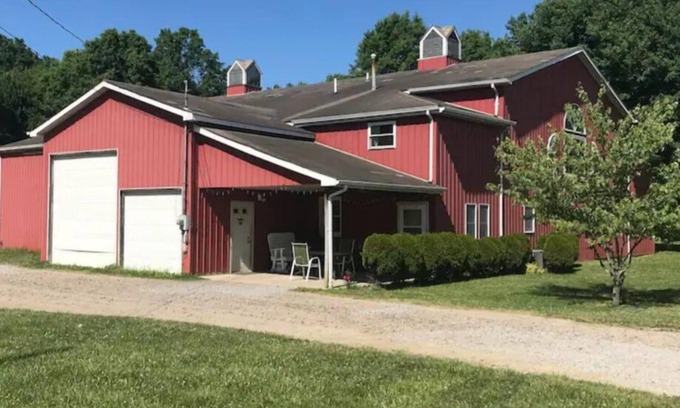 Bristolville House | Ledgestone Farms- Cozy Hideaway