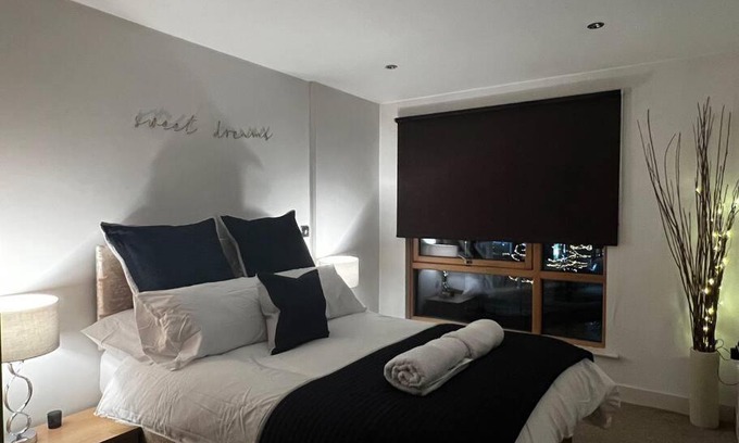 Leeds Apartment | Leeds Clarence Dock 2 bedroom Apt