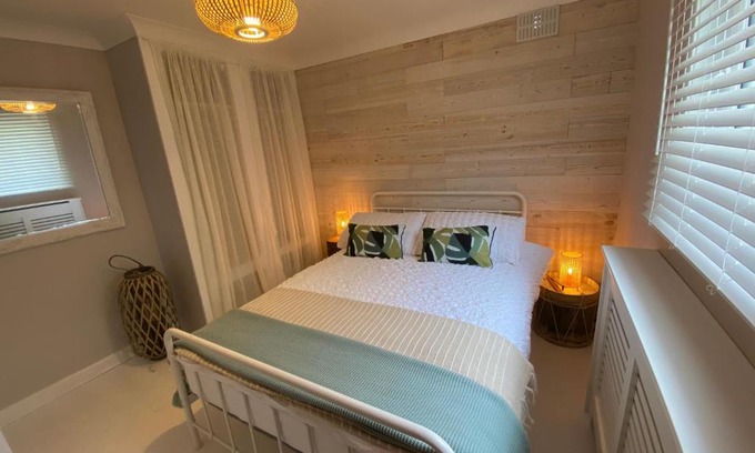 Totland Bay Apartment | Leeward Lodge