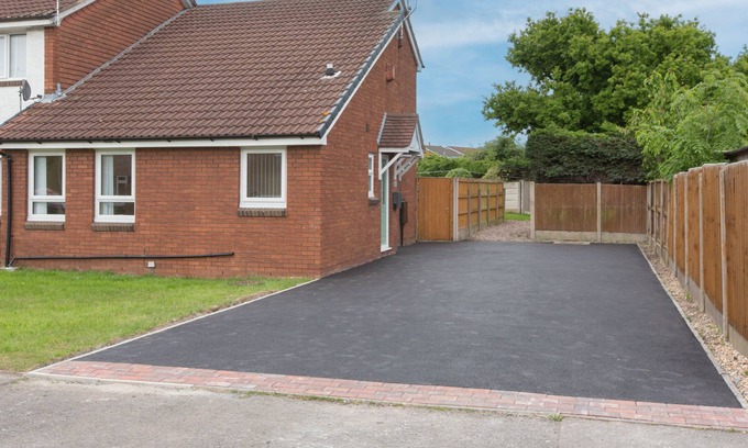 Crewe Apartment | Leeway Lodge - A Superbly Located Luxury Apartment With Off Road Parking