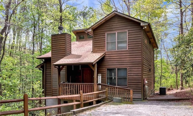 Sautee Nacoochee Cabin | Legacy Lodge Cabin- Near Helen,GA Private Hot Tub,screened deck, Oktoberfest