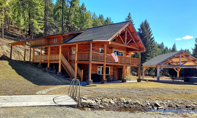 Libby Cabin | Legacy Lodge - Log Home Retreat - 5 bed 2 bath with stunning mountain views !