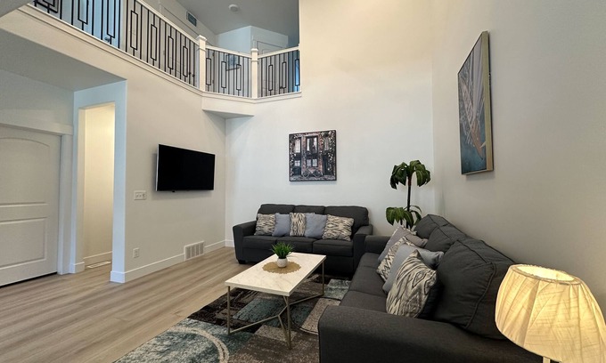 Lehi House | Lehi Escape: Near Silicon Slopes/Thanksgiving Pt, Indoor Games, Full Kitchen