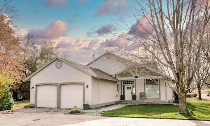 Nampa House | Leisure at Lonestar Retreat