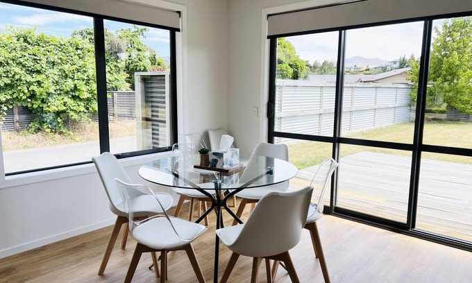 Lake Hayes House | Leisure Holiday Home Lake Hayes Easte Queenstown