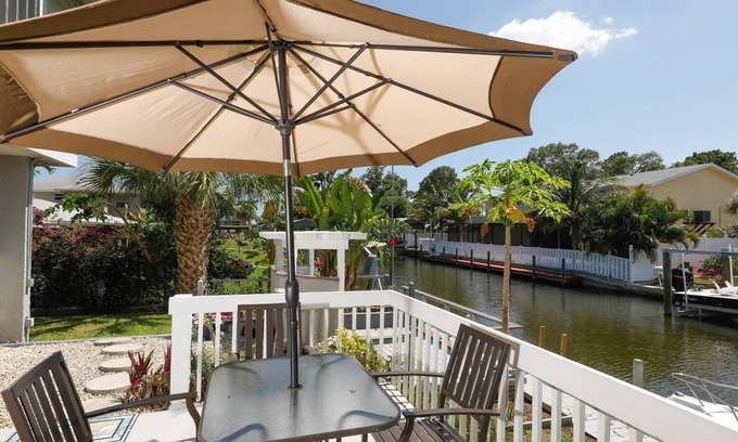 Grove City Condo | Lemon Bay Waterfront Condo w Patio
