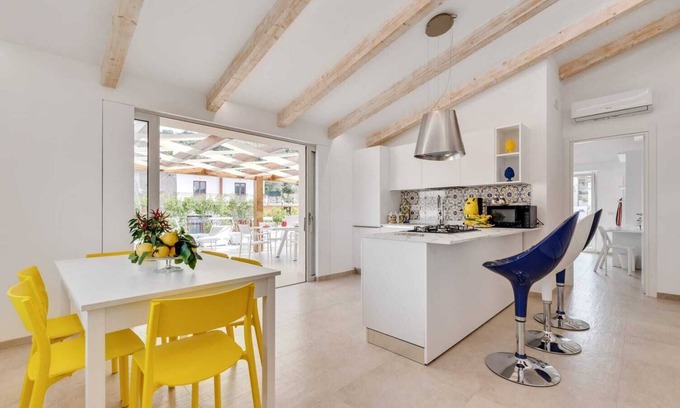 Massa Lubrense Apartment | LeMoon Holiday Home x7 with Terrace and Parking