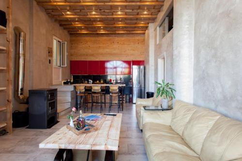 Agia Pelagia House | Lenico Beachfront Suites