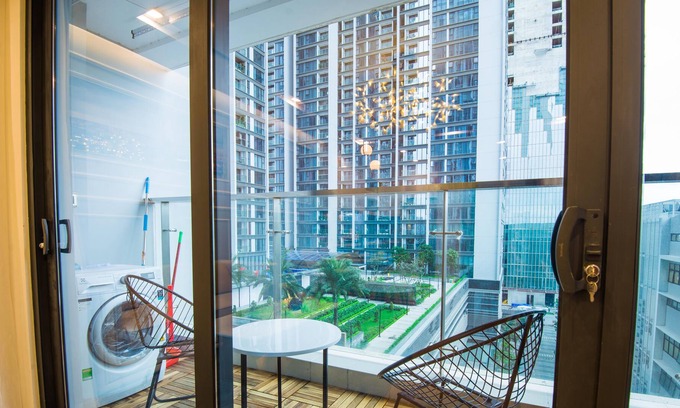 Ngoc Khanh Apartment | Leo House Vinhomes Metropolis Apartment