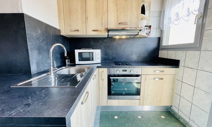 Forges-les-Bains Apartment | Léon: Apartment with balcony 300 m from the thermal baths