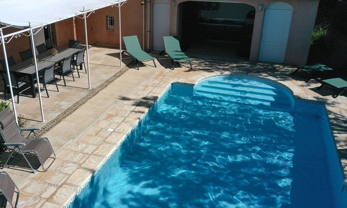 Saint-Etienne-les-Orgues House | Les Amandiers, vacation home in Provence, sleeps 8, private pool