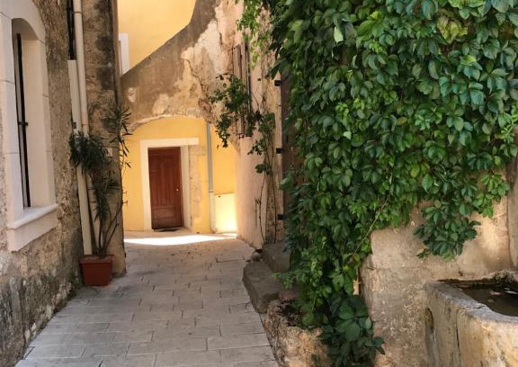 Villecroze House | Les Arcades
