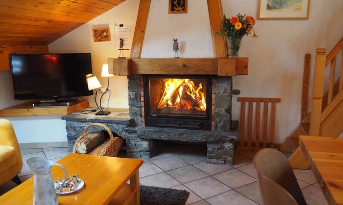 Bozel Apartment | "Les Barmés" 8Pers Fireplace Terrace Private garage & parking CENTRE STATION