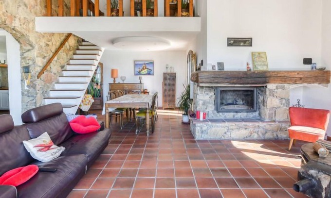 Sollies-Ville House | Les Baux Rouges by Interhome
