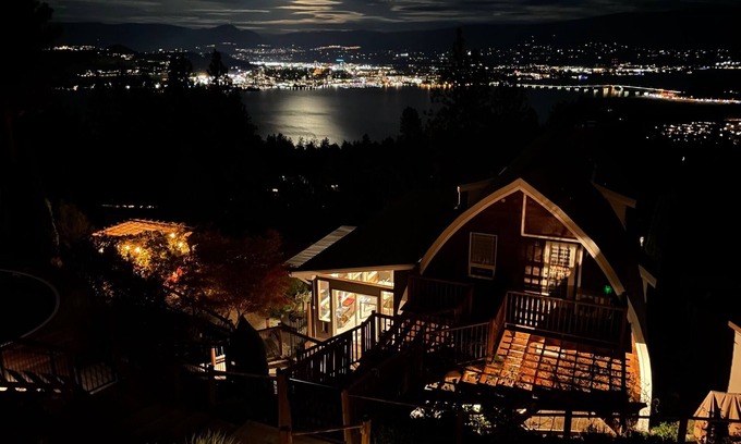 West Kelowna Estates Bed & Breakfast | Les Chambres Roses