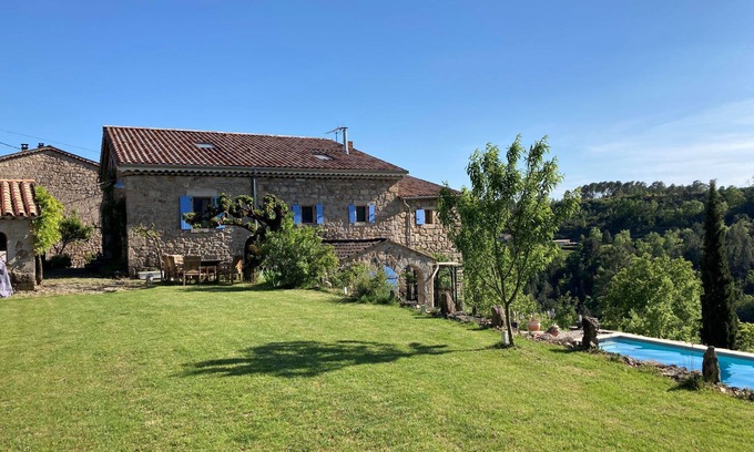 Payzac Apartment | Les Cigales á Mas de la Giralde. In the heart of nature with pool and views