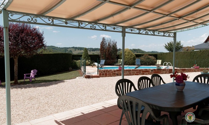 Lagleygeolle House | Les Collines Rouges, private heated swimming pool, close to many tourist attractions